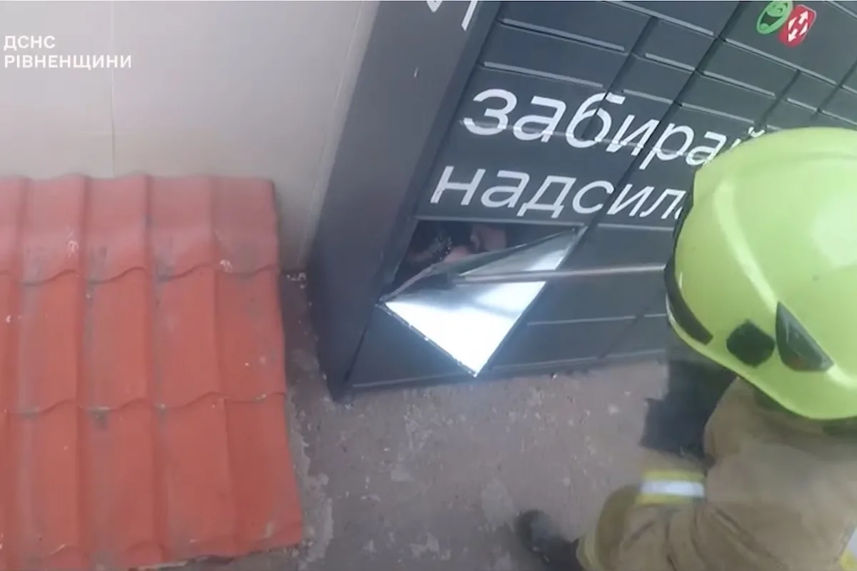 Як підліток застрив у поштоматі: подробиці рятувального операції в Рівному